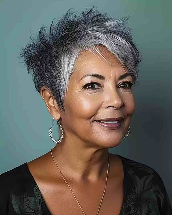 Elegant And Modern 30 Short Haircuts For Mature Women Page 25 Of 30