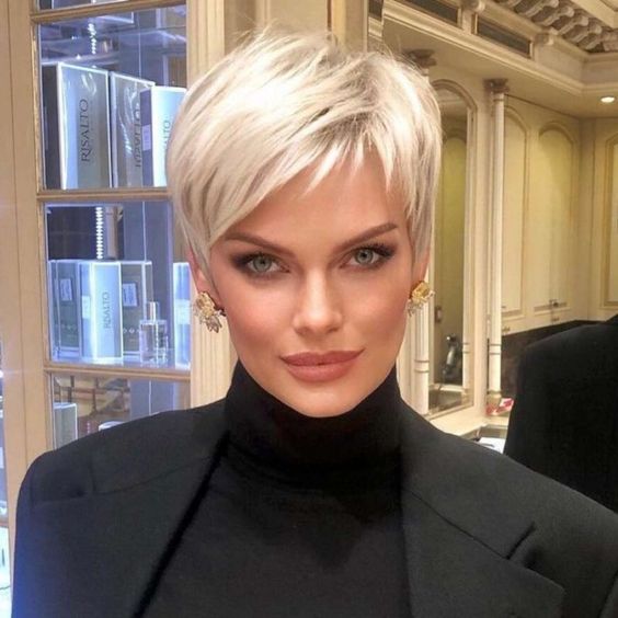 Prettiest Short Hairstyles For Mature Women That Flatter At Any Age