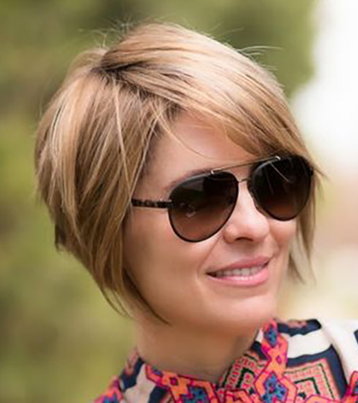 Pixie cut, Short hairstyles, Spring/summer trends, Low-maintenance, Versatility, Hair fashion, Hair color experimentation, Seasonal style, Timeless appeal, Bold statement, Facial feature enhancement, Spring fashion, Summer fashion, Haircut practicality, Haircut creativity, Chic look, Confidence, Edginess, Sophistication, Warm weather styling, Statement earrings, Trendy hats, Light, airy clothing, Floral prints, Bright colors, Big chop,