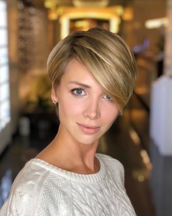 Pixie cut, Short hairstyles, Spring/summer trends, Low-maintenance, Versatility, Hair fashion, Hair color experimentation, Seasonal style, Timeless appeal, Bold statement, Facial feature enhancement, Spring fashion, Summer fashion, Haircut practicality, Haircut creativity, Chic look, Confidence, Edginess, Sophistication, Warm weather styling, Statement earrings, Trendy hats, Light, airy clothing, Floral prints, Bright colors, Big chop,