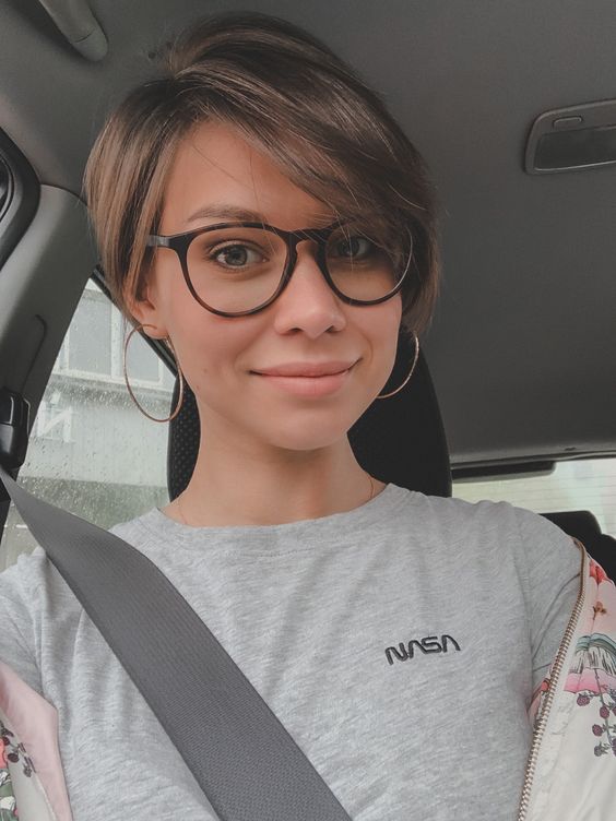 Pixie cut, Short hairstyles, Spring/summer trends, Low-maintenance, Versatility, Hair fashion, Hair color experimentation, Seasonal style, Timeless appeal, Bold statement, Facial feature enhancement, Spring fashion, Summer fashion, Haircut practicality, Haircut creativity, Chic look, Confidence, Edginess, Sophistication, Warm weather styling, Statement earrings, Trendy hats, Light, airy clothing, Floral prints, Bright colors, Big chop,