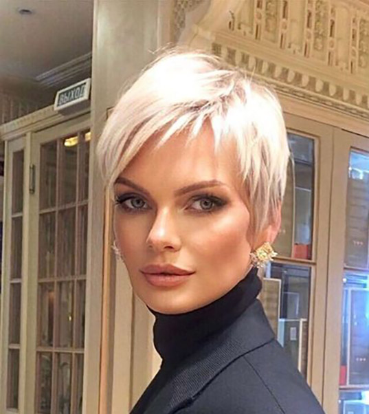 Pixie cut, Short hairstyles, Spring/summer trends, Low-maintenance, Versatility, Hair fashion, Hair color experimentation, Seasonal style, Timeless appeal, Bold statement, Facial feature enhancement, Spring fashion, Summer fashion, Haircut practicality, Haircut creativity, Chic look, Confidence, Edginess, Sophistication, Warm weather styling, Statement earrings, Trendy hats, Light, airy clothing, Floral prints, Bright colors, Big chop,