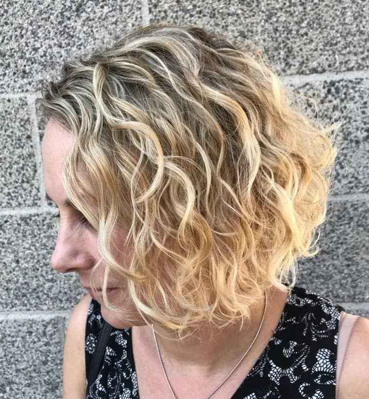 curly Bob hair styles