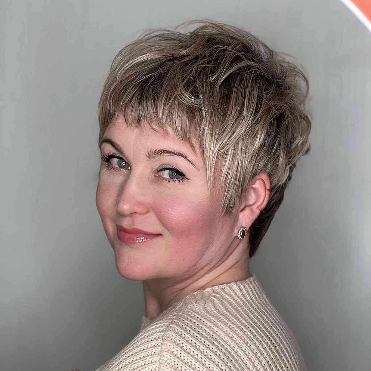 cutest short haircuts women