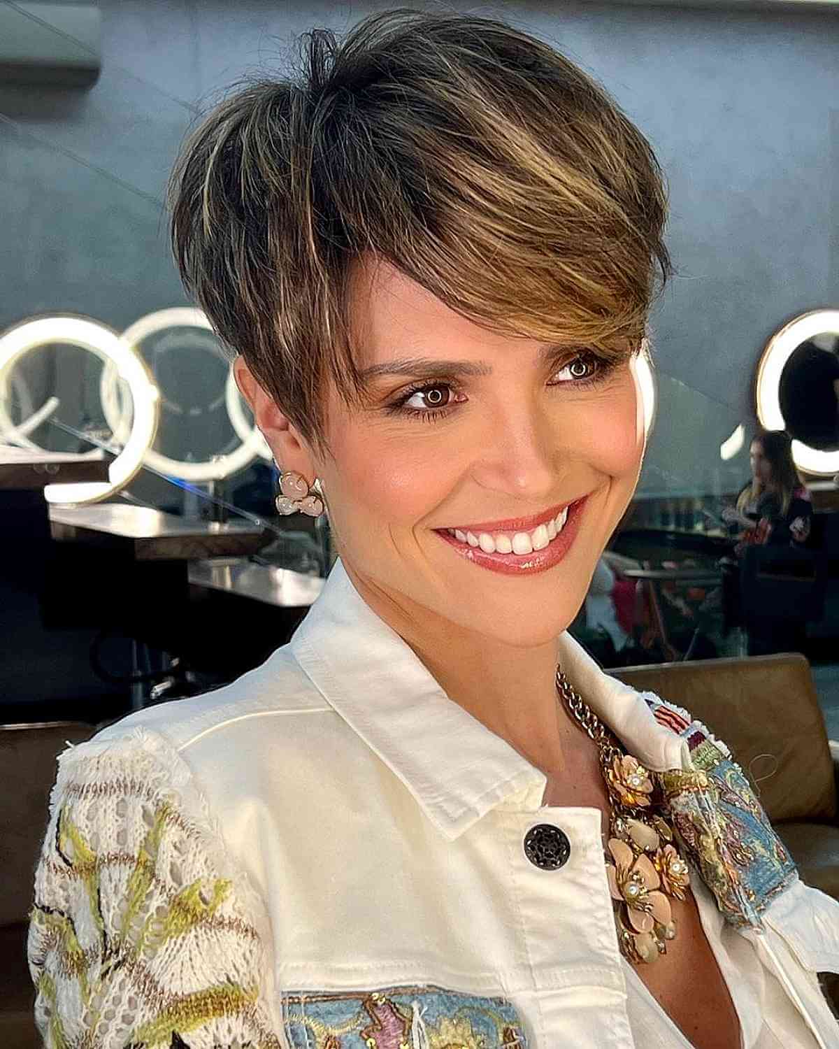 cutest short haircuts women