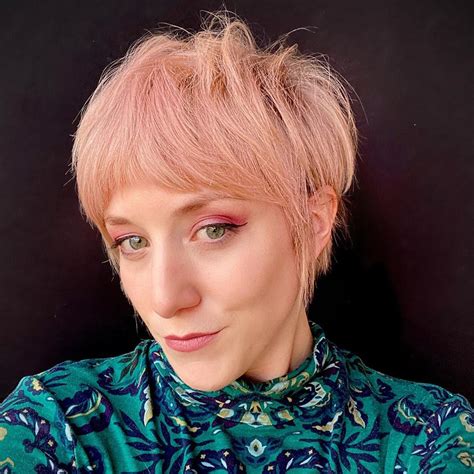 anti-aging short pixie cuts that look younger