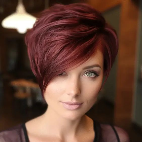 27 Flattering Short Hairstyles for Every Women Trending 2024 Page 20