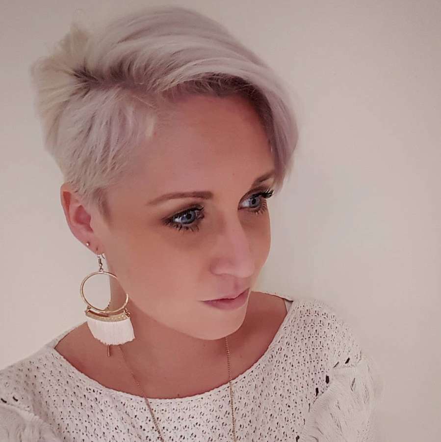 Short Hairstyles Women Over 40