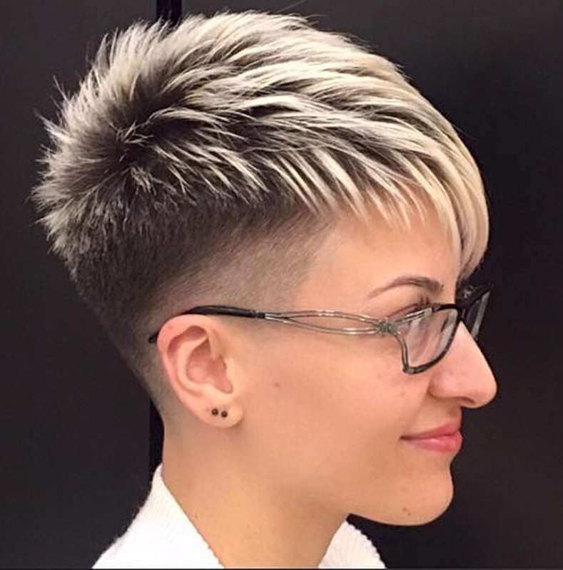Short Hairstyles Women Over 40