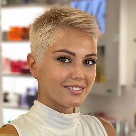 la coupe pixie, cheveux courts, coupe ultra courte, coupe très courte,