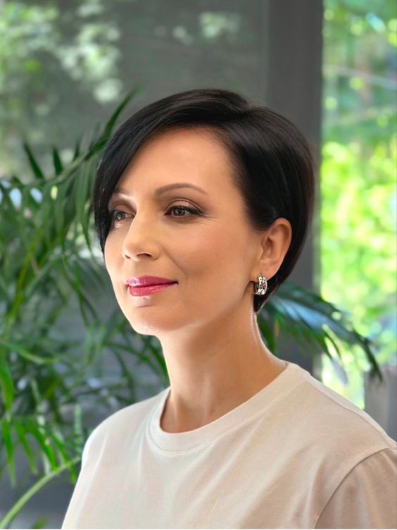 trendy short hairstyles, pixie cuts,