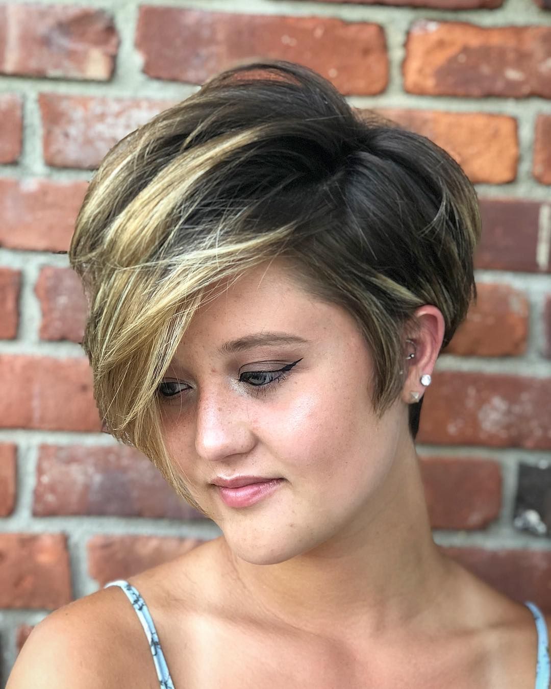 Chic Highlighted Pixie Cuts