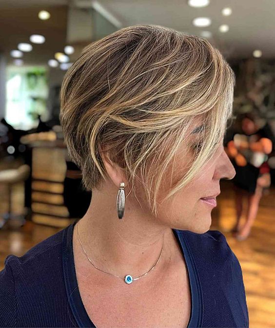 Chic Highlighted Pixie Cuts