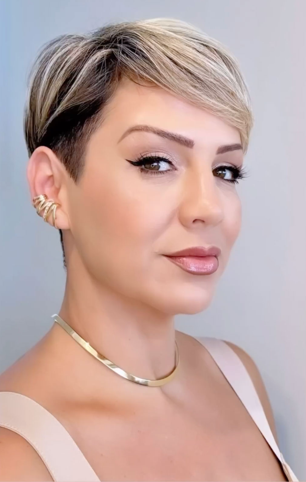 Chic Highlighted Pixie Cuts