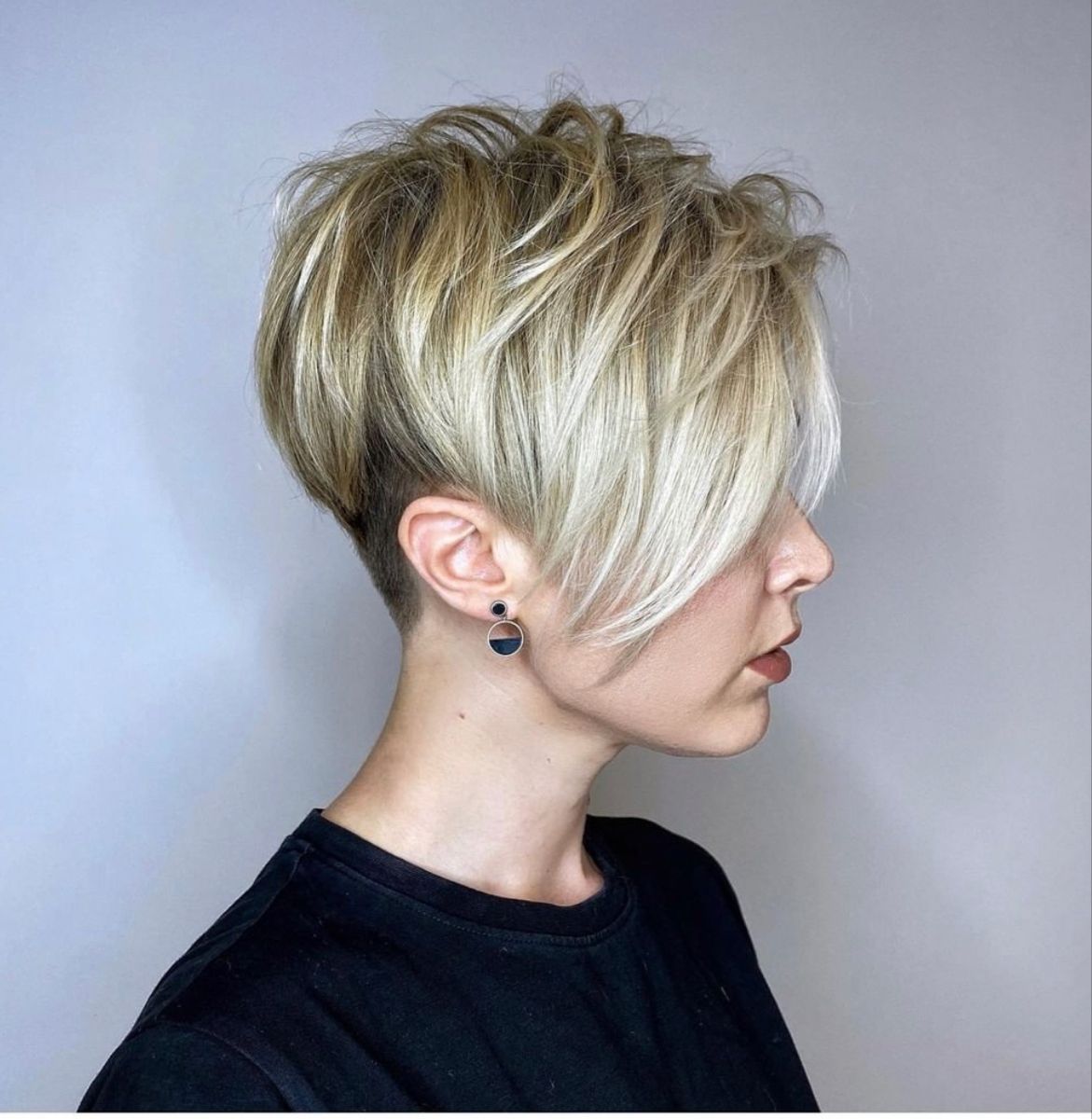 pixie cuts with highlights