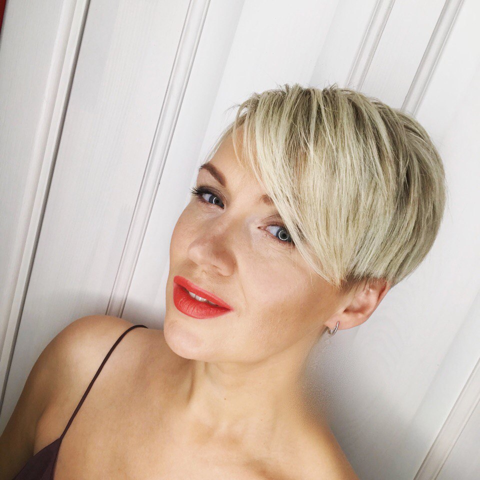 pixie cuts with highlights