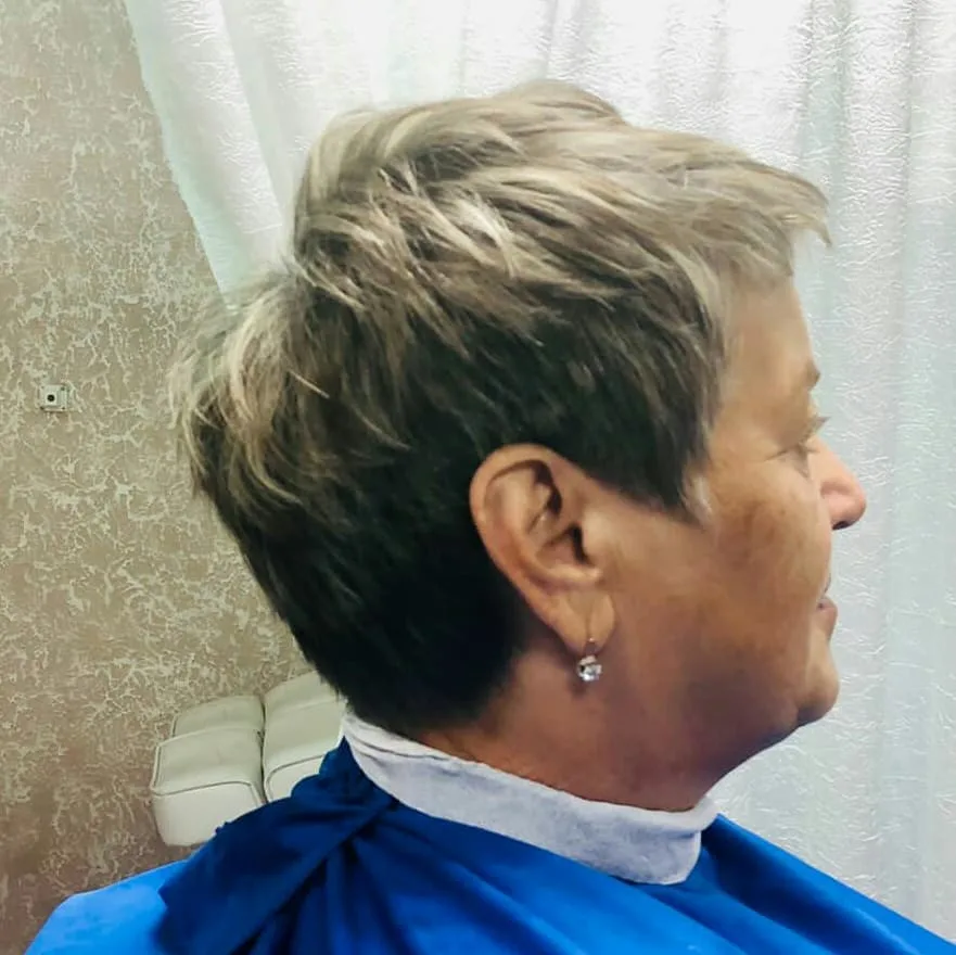 pixie cuts with highlights