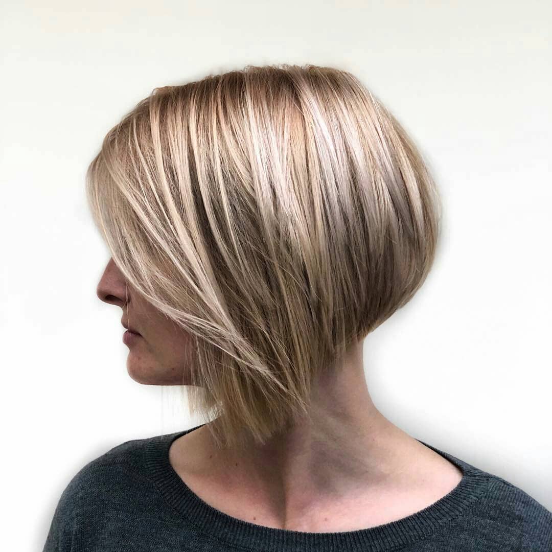 sliced bob, short hair women,